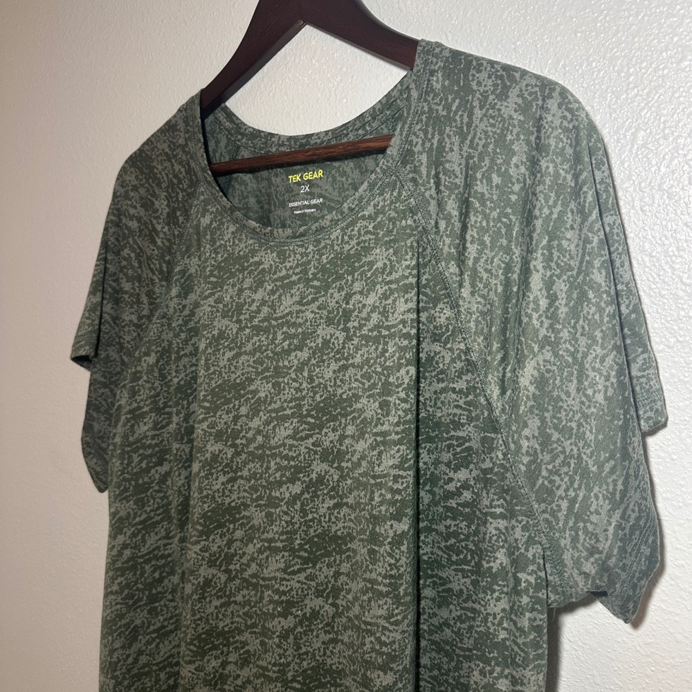 NWOT Tek Gear Womens 2X Olive Green Burnout Short Sleeve Activewear Top